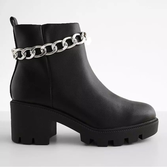 Dolce Vita Nelinda Chelsea Ankle Boot - Picture 2 of 10